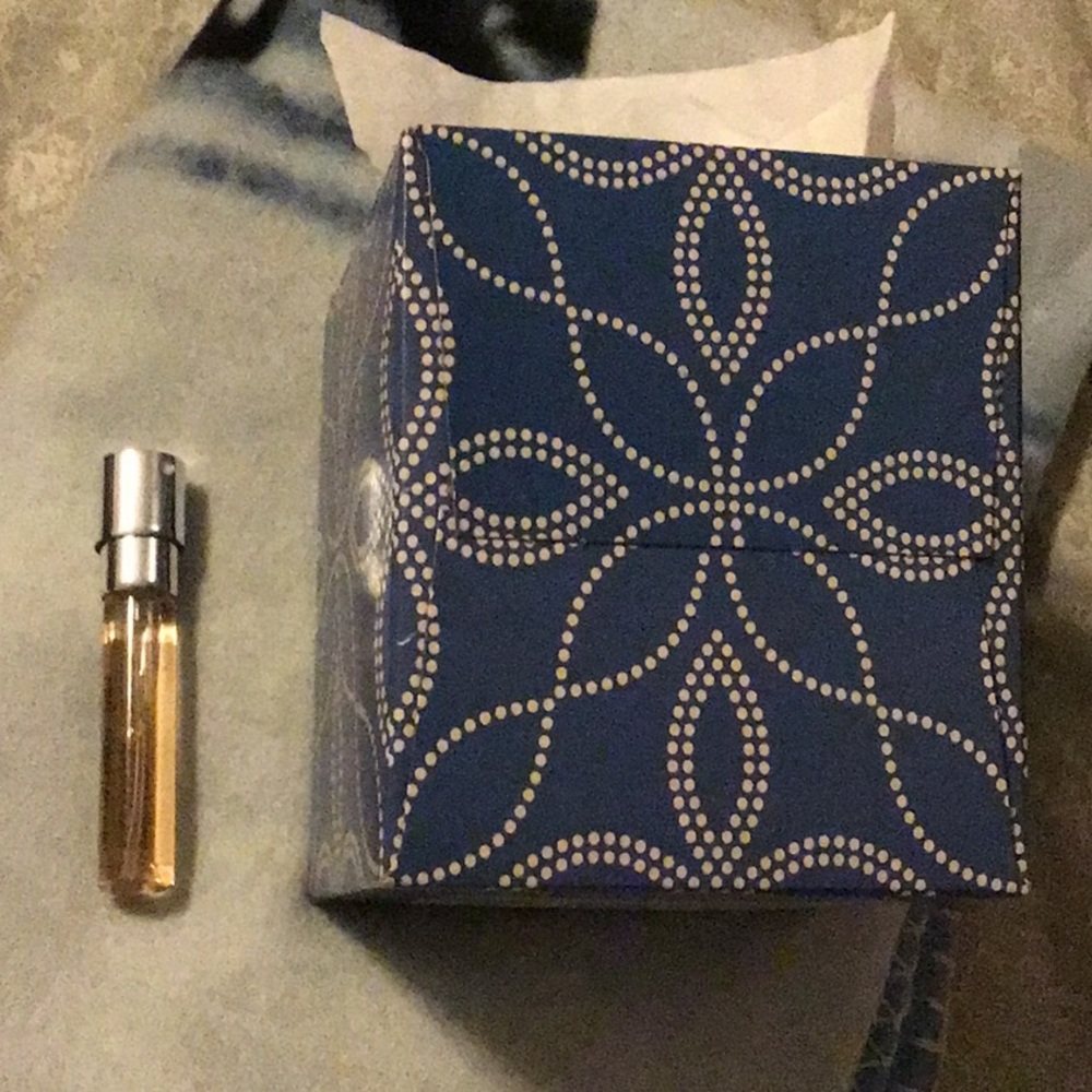 PRADA CANDY by Scentbird. No box. or atomizer. Tested once. - Picture 2 of 3